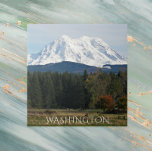 Landschaftliche Washington Mount Rainier Landschaf Fliese<br><div class="desc">Keramik Kachel mit einem landschaftlichen Landschaftsbild Foto von schneebedeckten Mount Rainier und ein grünes Tal im Pazifik Nordwesten Staat von Washington. Wählen Sie Ihre Kachelgröße aus. Eine tolle Küche Trivet und Reise-Andenken!</div>