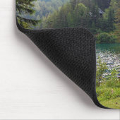 Landschaftlicher alpiner Wald und See Mousepad (Ecke)