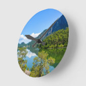Landschaftlicher Bergsee Spiegelbild Runde Wanduhr (Winkel)