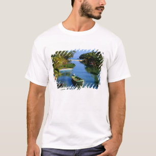 Landschaftlicher Fluss in der Nähe von Ocho Rios  T-Shirt