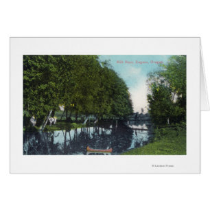 Landschaftlicher Fluss mit Canoe SceneEugene, OR