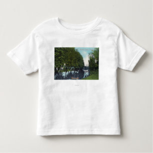 Landschaftlicher Fluss mit Kanu SceneEugene ODER Kleinkind T-shirt