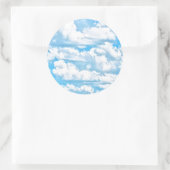 Landschaftlicher Happy Sunny Clouds Hintergrund Runder Aufkleber (Tasche)