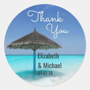 Landschaftlicher Hochzeitstag in Tropical Beach Runder Aufkleber