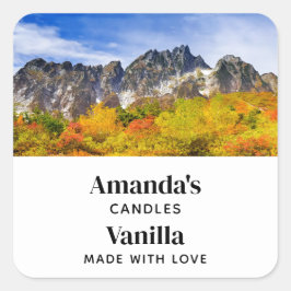 Landschaftlicher Landschaftswald und Bergkerze Quadratischer Aufkleber