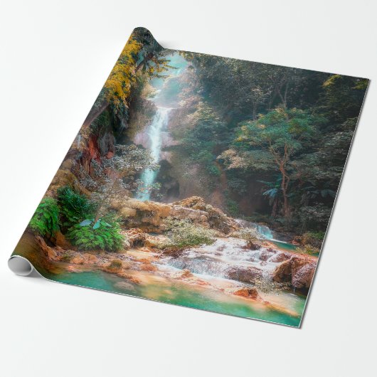 Landschaftlicher Naturfantasy-Wasserfall Geschenkpapier (Ungerollt)