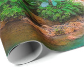 Landschaftlicher Naturfantasy-Wasserfall Geschenkpapier (Rolleneckpunkt)