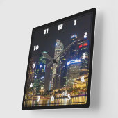 Landschaftlicher SingapurSkyline Quadratische Wanduhr (Winkel)