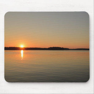 Landschaftlicher Sonnenuntergang im Lake Sunset Re Mousepad