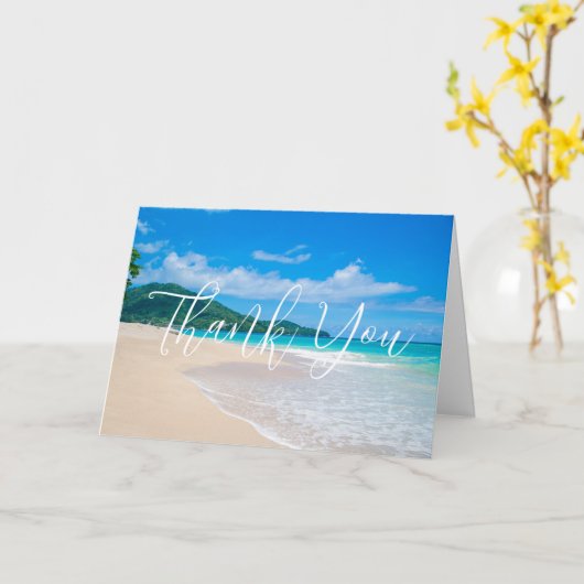 Landschaftlicher Strand mit tropischer Destination Karte (Gelbe Blume)