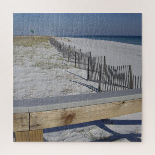 Landschaftlicher Strand mit weißem Sand in der Näh Puzzle