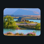 Landschaftlicher Tekapo-See Magnet<br><div class="desc">Das landschaftliche Foto zeigt die Kirche des guten Hirten und die wunderschöne Landschaft rund um den Tekapo-See,  Neuseeland.</div>
