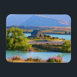 Landschaftlicher Tekapo-See Magnet<br><div class="desc">Das landschaftliche Foto zeigt die Kirche des guten Hirten und die wunderschöne Landschaft rund um den Tekapo-See,  Neuseeland.</div>