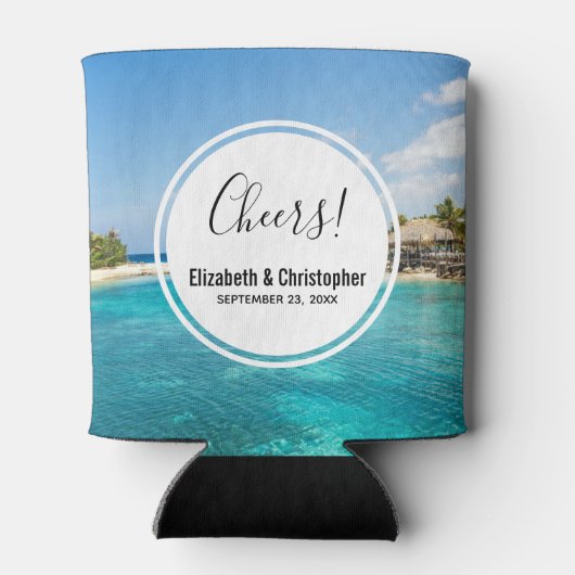 Landschaftlicher tropischer Strand mit strohgedeck Dosenkühler (Rückseite)