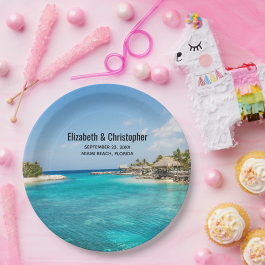 Landschaftlicher tropischer Strand mit strohgedeck Pappteller (Party)