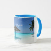 Landschaftlicher tropischer Strand mit Strohschirm Tasse (VorderseiteRechts)