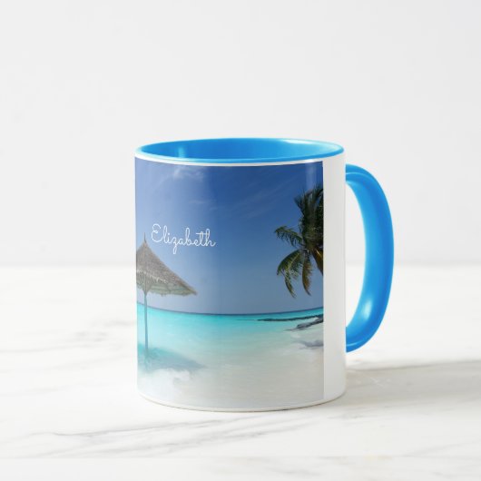 Landschaftlicher tropischer Strand mit Strohschirm Tasse (VorderseiteRechts)