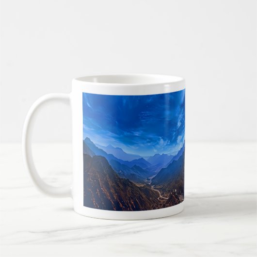 Landschaftliches Bergtal Kaffeetasse (Links)