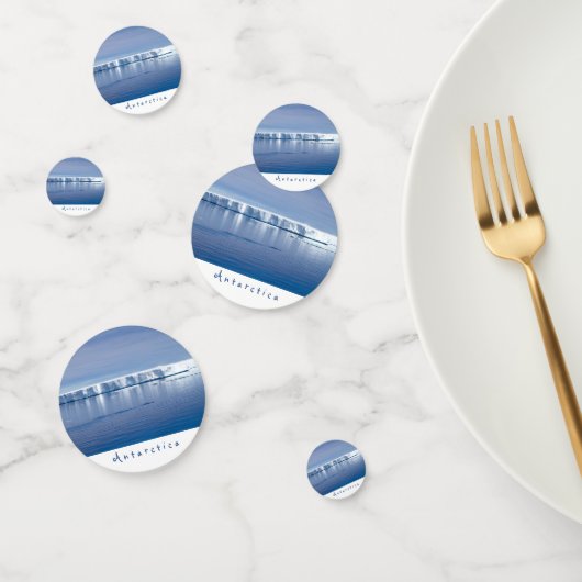 Landschaftliches Foto der Antarktis mit weißem Tex Konfetti (Gruppe)