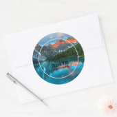 Landschaftliches Foto von Mountain & Lake Runder Aufkleber (Umschlag)