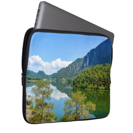 Landschaftliches Foto zur Reflexion über den See Laptopschutzhülle (Vorne Rechts)