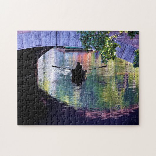 Landschaftliches grünes Lila Boot unter der Arch R Puzzle (Horizontal)