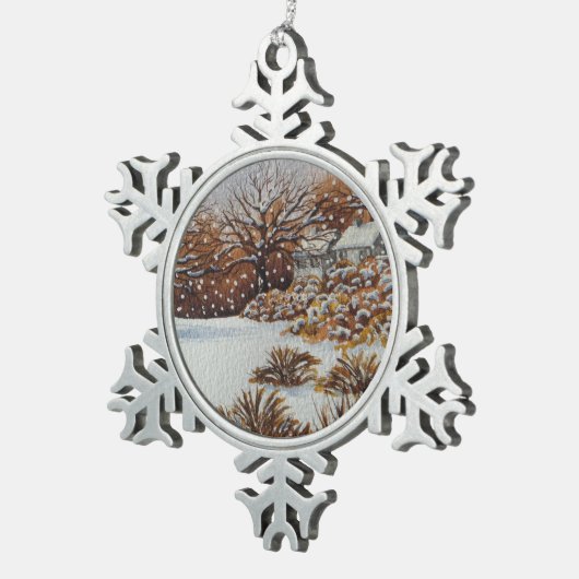 landschaftliches Schneebild ländlicher Hütten Schneeflocken Zinn-Ornament (Rechts)