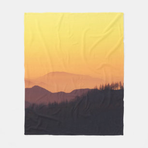LANDSCHAFTSAUFNAHME VON WALD DURCH GOLDENE STUNDE FLEECEDECKE