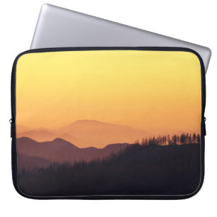 LANDSCHAFTSAUFNAHME VON WALD DURCH GOLDENE STUNDE LAPTOPSCHUTZHÜLLE