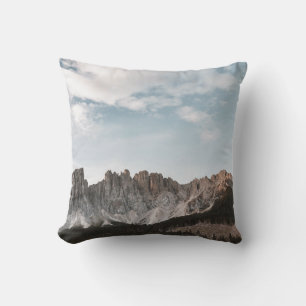 LANDSCHAFTSFOTOGRAFIE VON GRAU UND BROWN BERG KISSEN