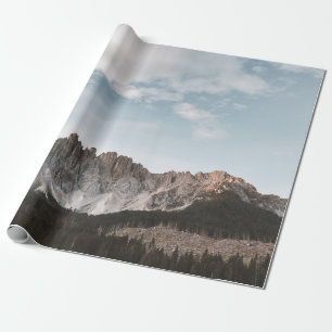 LANDSCHAFTSFOTOGRAFIE VON GRAUEM UND BRAUNEM BERG GESCHENKPAPIER