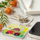 Landschaftsszene mit Gesangsroster auf Traktor Schlüsselanhänger