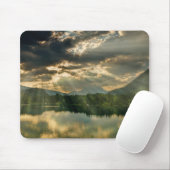 Landschaftsszene - See, Bäume, Berge und Himmel Mousepad (Mit Mouse)
