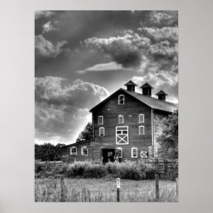 Landscheune Wolken in Schwarz und Weiß Poster
