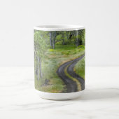 Landstraße durch Bäume, Oregon Kaffeetasse (Mittel)