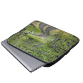 Landstraße durch Bäume, Oregon Laptopschutzhülle (Vorne Knopf)