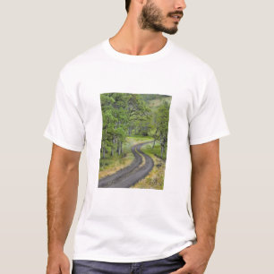 Landstraße durch Bäume, Oregon T-Shirt