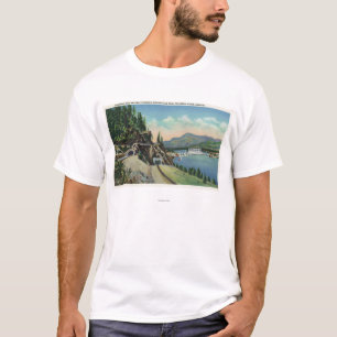 Landstraße und Eisenbahntunnel nähern sich T-Shirt