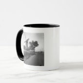 Landstraße und traditionelle Windmühle Tasse (Vorderseite Links)