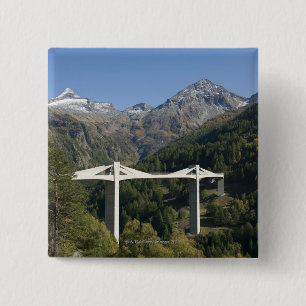 Landstraßenbrücke in den Alpen Button