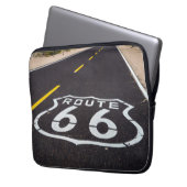 Landstraßenmarkierung des Weges 66, Arizona Laptopschutzhülle (Vorderseite Links)