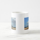 Landung von militärischem Flugzeug Kaffeetasse (Mittel)