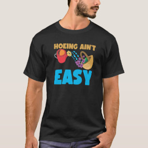 Landwirt beim Hacken ist nicht leicht  Gartenarbei T-Shirt