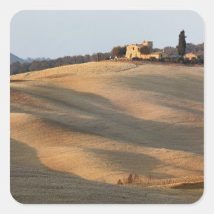 Landwirtschaftliches Feld bei Sonnenuntergang, Val Quadratischer Aufkleber