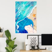 Lange blauhaarige Engel schlafen am Strand Poster (Heimbüro)