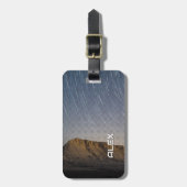 Lange Expositionssteine über dem Berg - nächtliche Gepäckanhänger (Vorderseite vertikal)