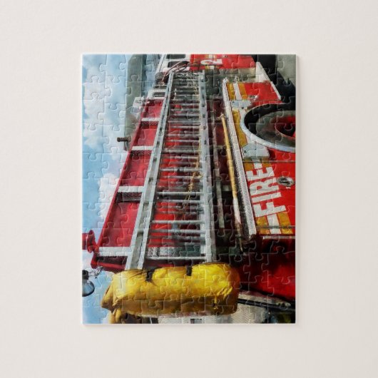 Lange Leiter auf Löschfahrzeug Puzzle (Vertikal)