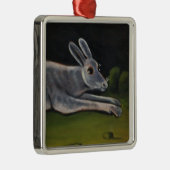 Langes graues Kaninchen springt über Felder Ornament Aus Metall (Rechts)