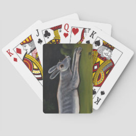 Langes graues Kaninchen springt über Felder Spielkarten