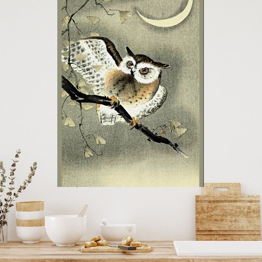Langgezogene Eule auf einer Baumzweigung Poster (Küche)